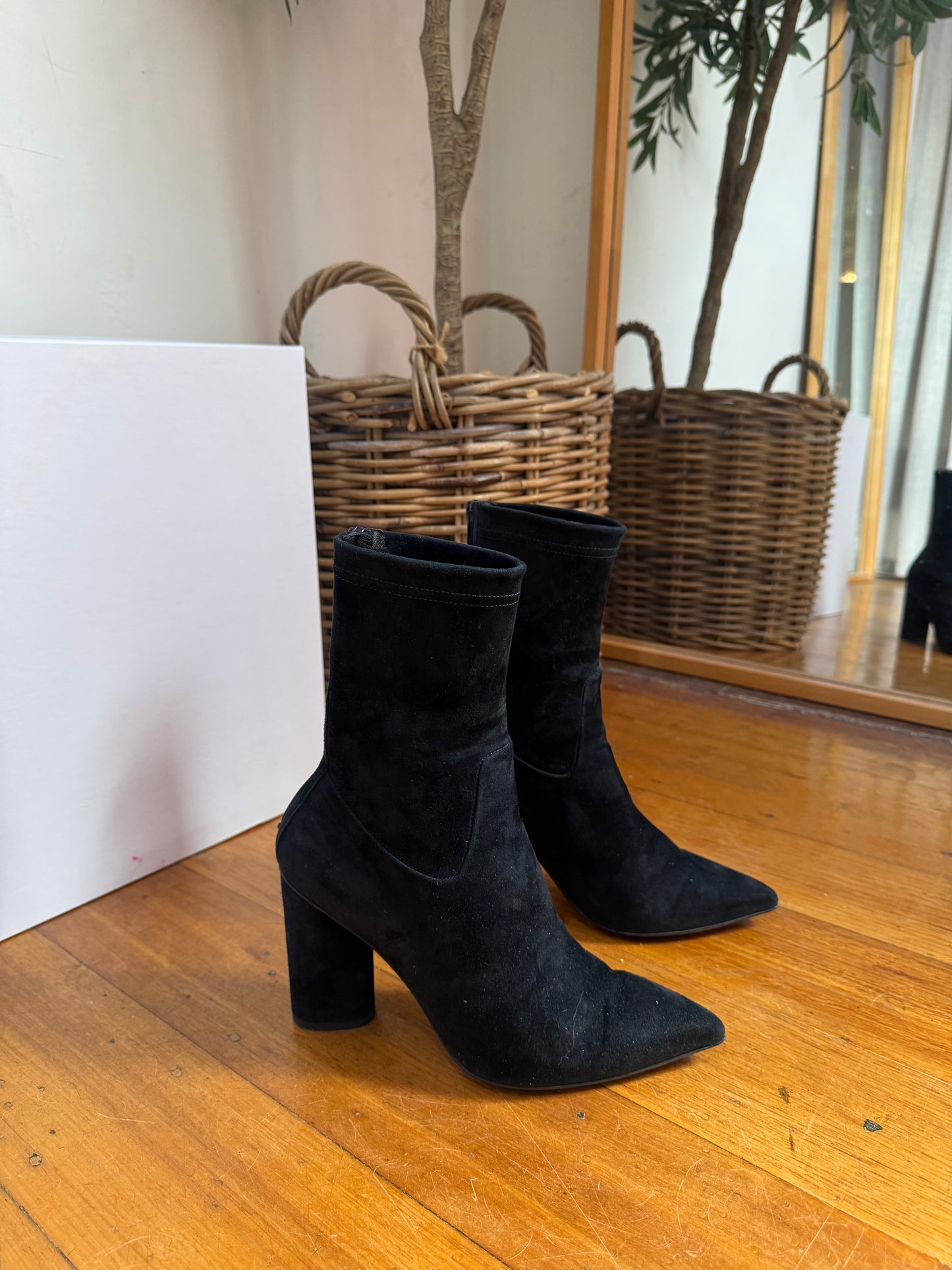 Scanlan Theodore Dark Navy Suede Boots - Size 38