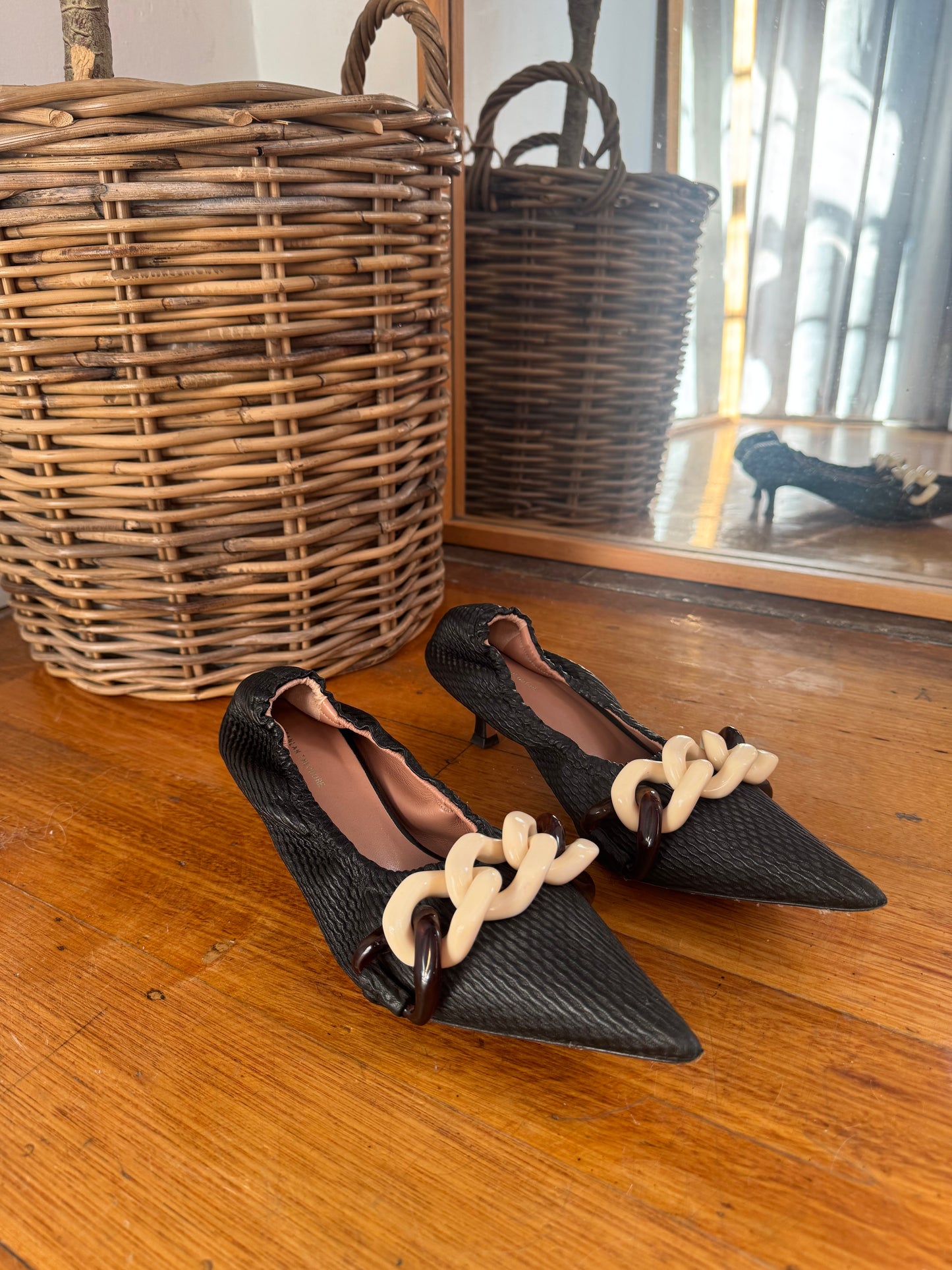 Scanlan Theodore Nero Kitten Heel with Resin Detail - Size 38