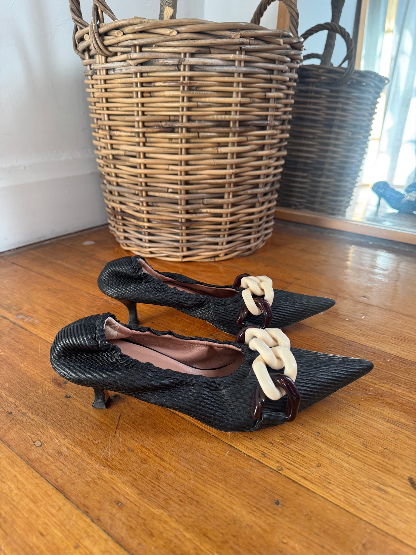 Scanlan Theodore Nero Kitten Heel with Resin Detail - Size 38