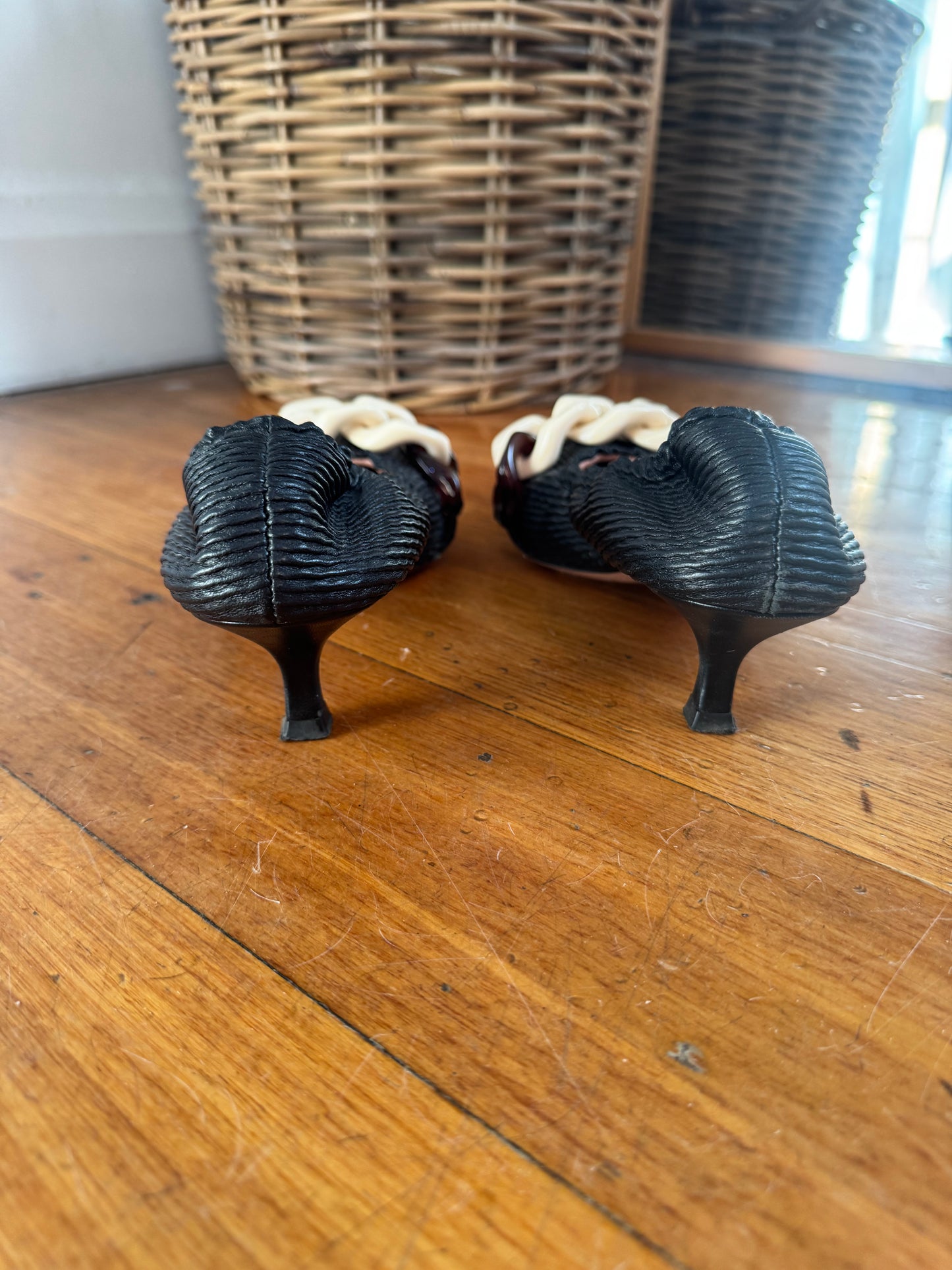 Scanlan Theodore Nero Kitten Heel with Resin Detail - Size 38