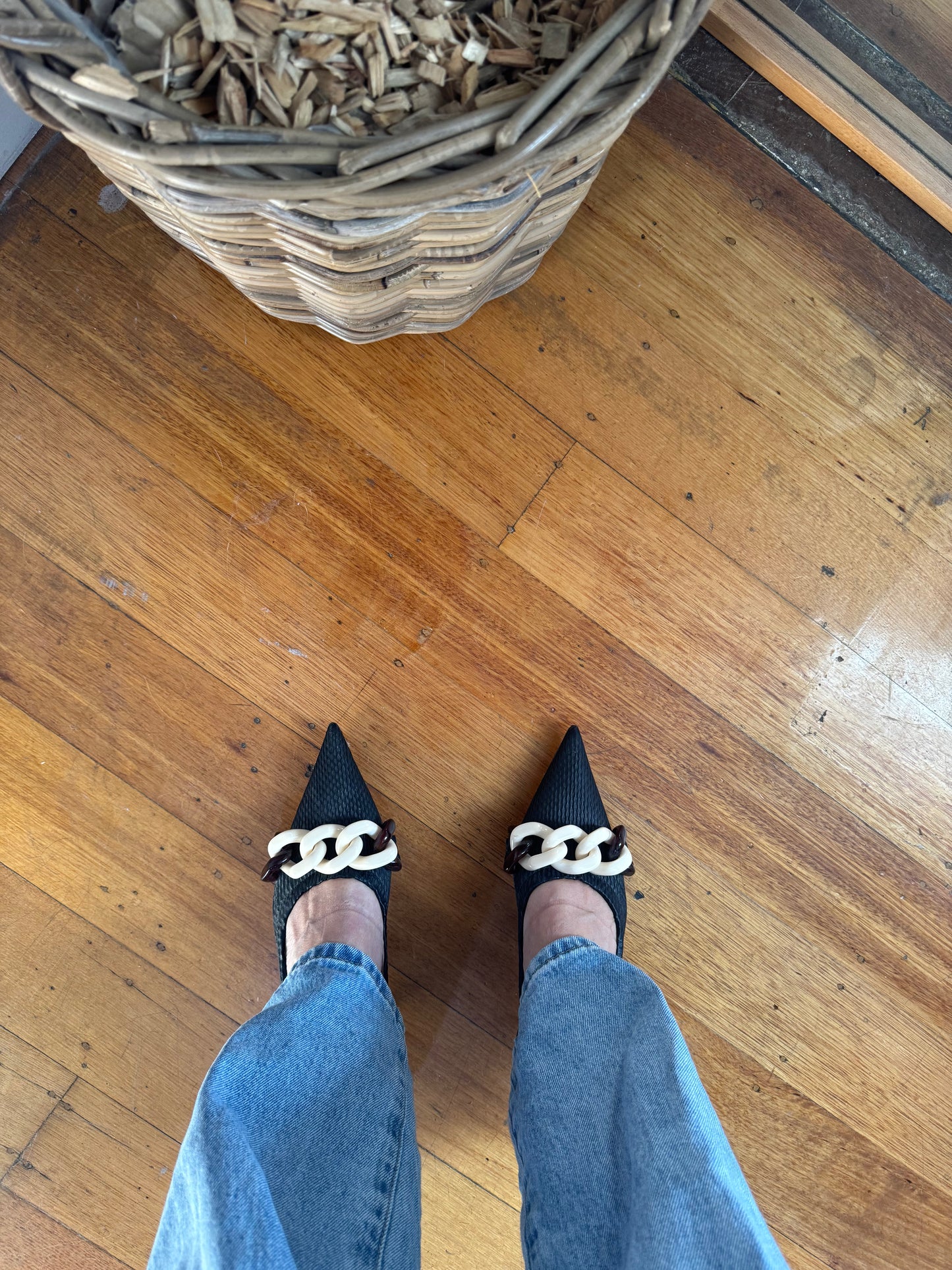 Scanlan Theodore Nero Kitten Heel with Resin Detail - Size 38