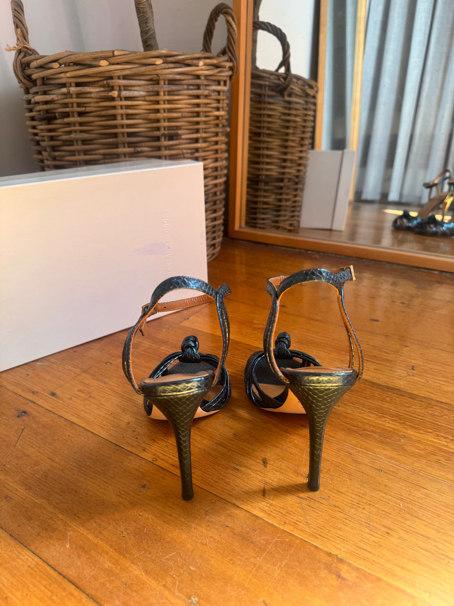 Scanlan Theodore Fine Knot Stiletto - Size 38
