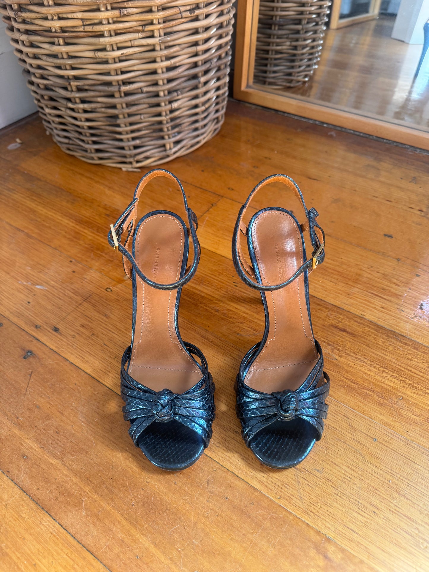 Scanlan Theodore Fine Knot Stiletto - Size 38