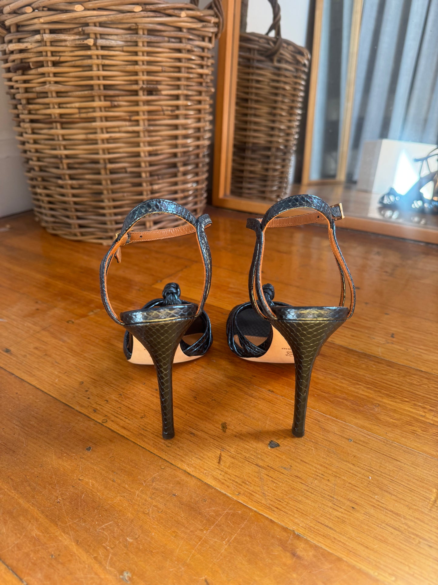 Scanlan Theodore Fine Knot Stiletto - Size 38