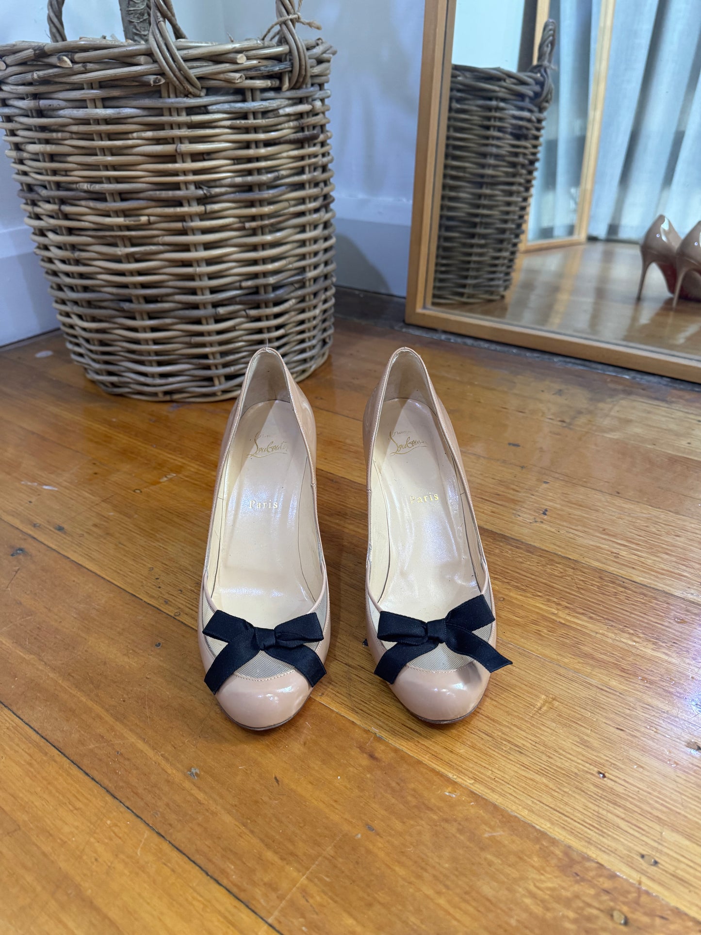 Christian Louboutin Love Me 100 Bow Pumps - Size 39 - Excellent Condition - Like New