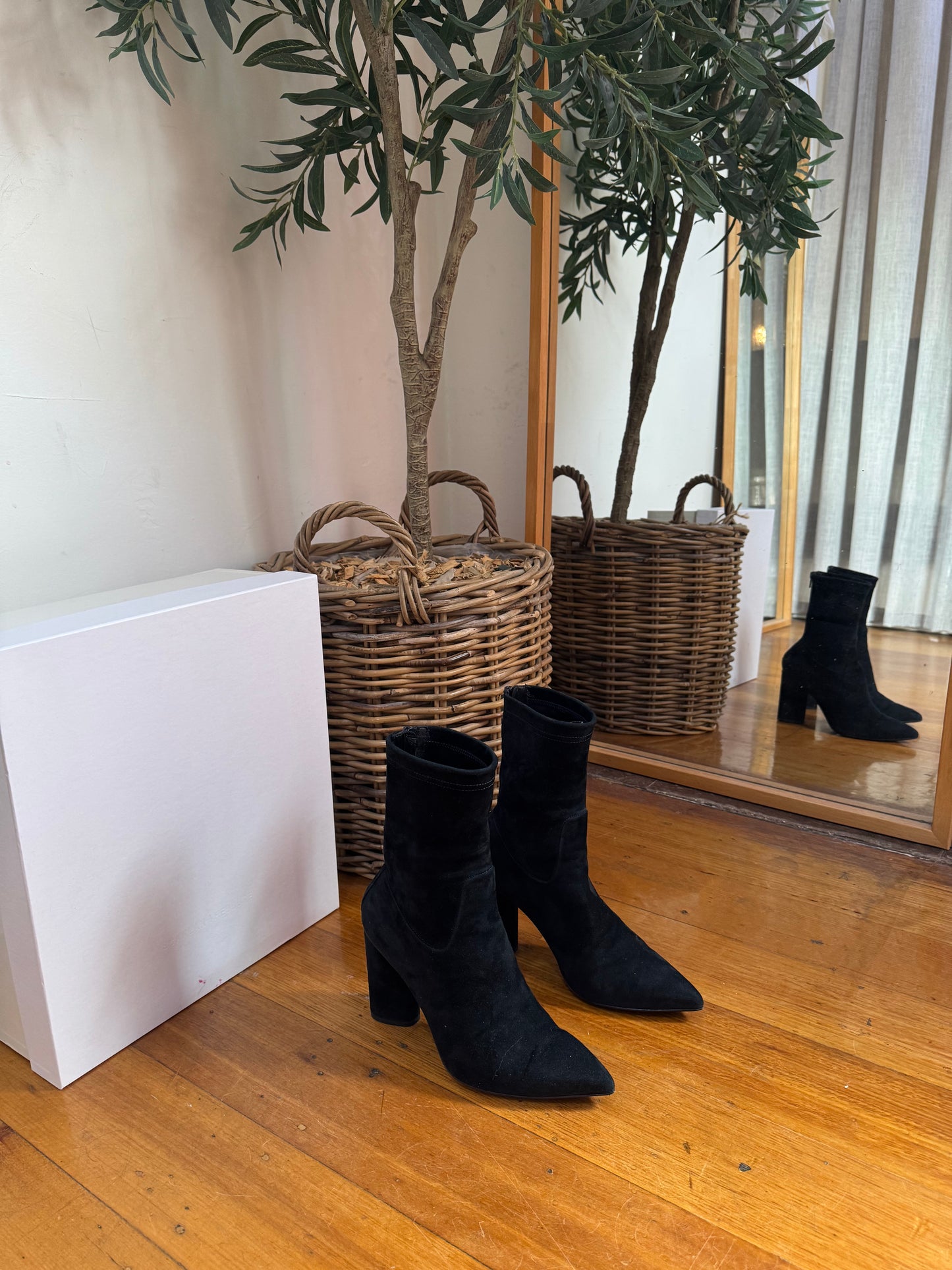 Scanlan Theodore Dark Navy Suede Boots - Size 38