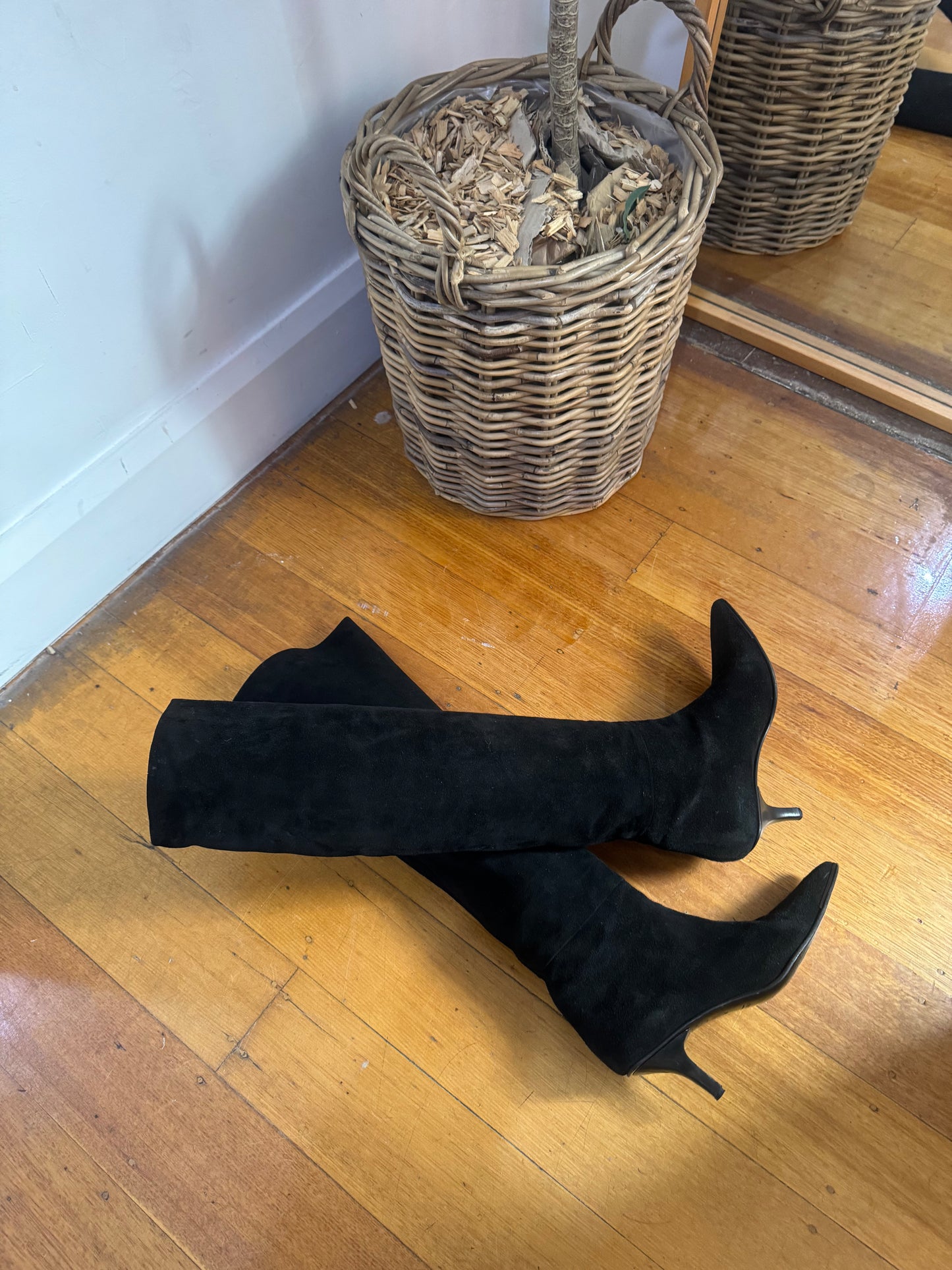 Gucci Black Suede Knee High Boots - Size 39C