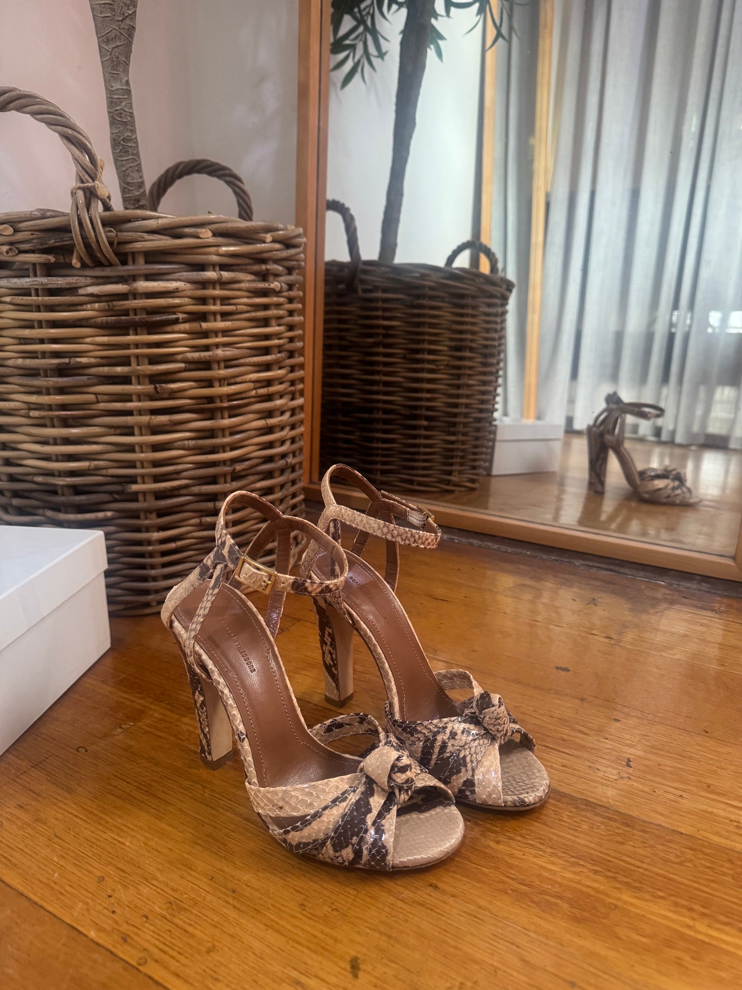 Scanlan Theodore Ecru Knot Front Sandal - Size 37