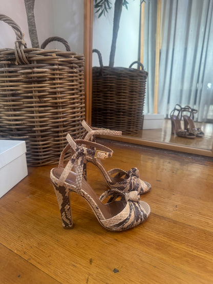 Scanlan Theodore Ecru Knot Front Sandal - Size 37