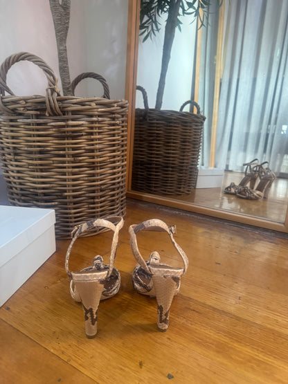Scanlan Theodore Ecru Knot Front Sandal - Size 37
