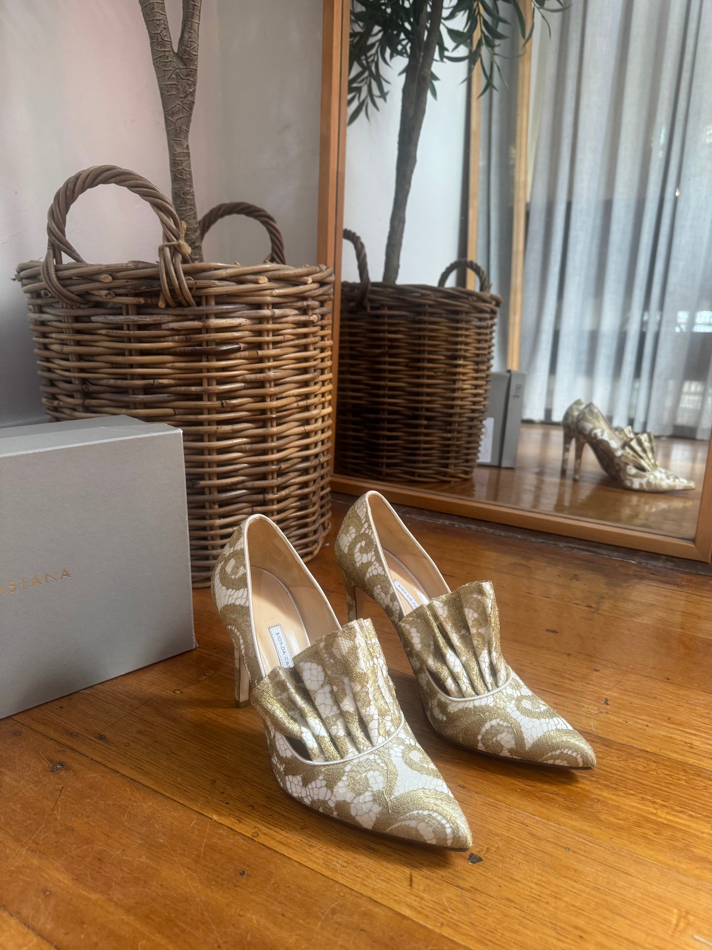 BIONDA CASTANA Daphne Gold Lace Heels - Size 39 (Like New in Box)