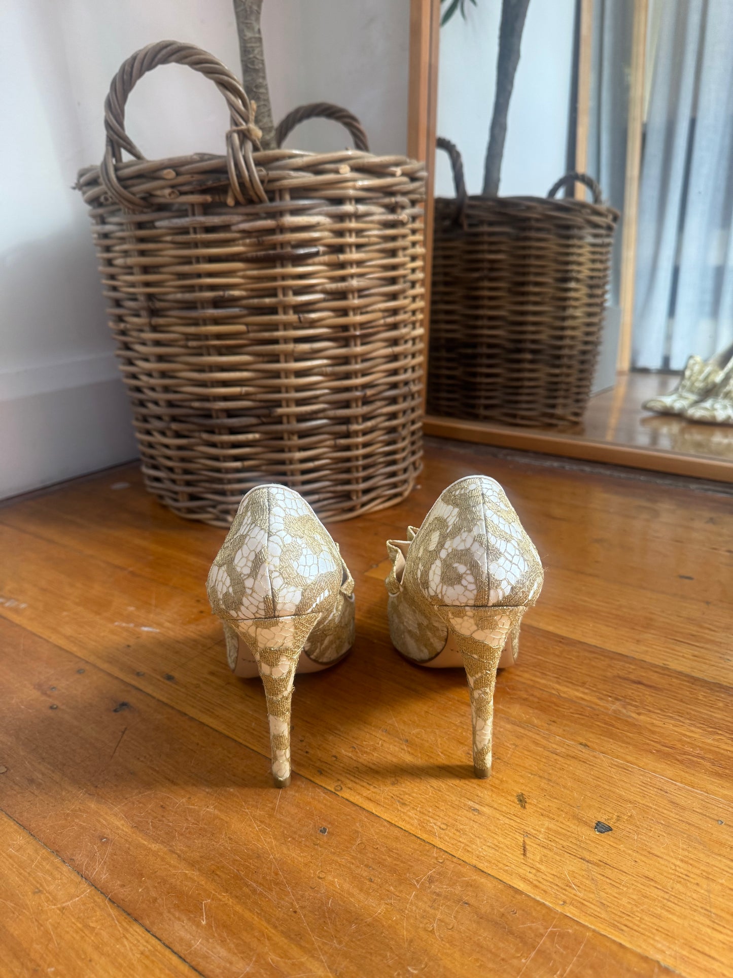 BIONDA CASTANA Daphne Gold Lace Heels - Size 39 (Like New in Box)