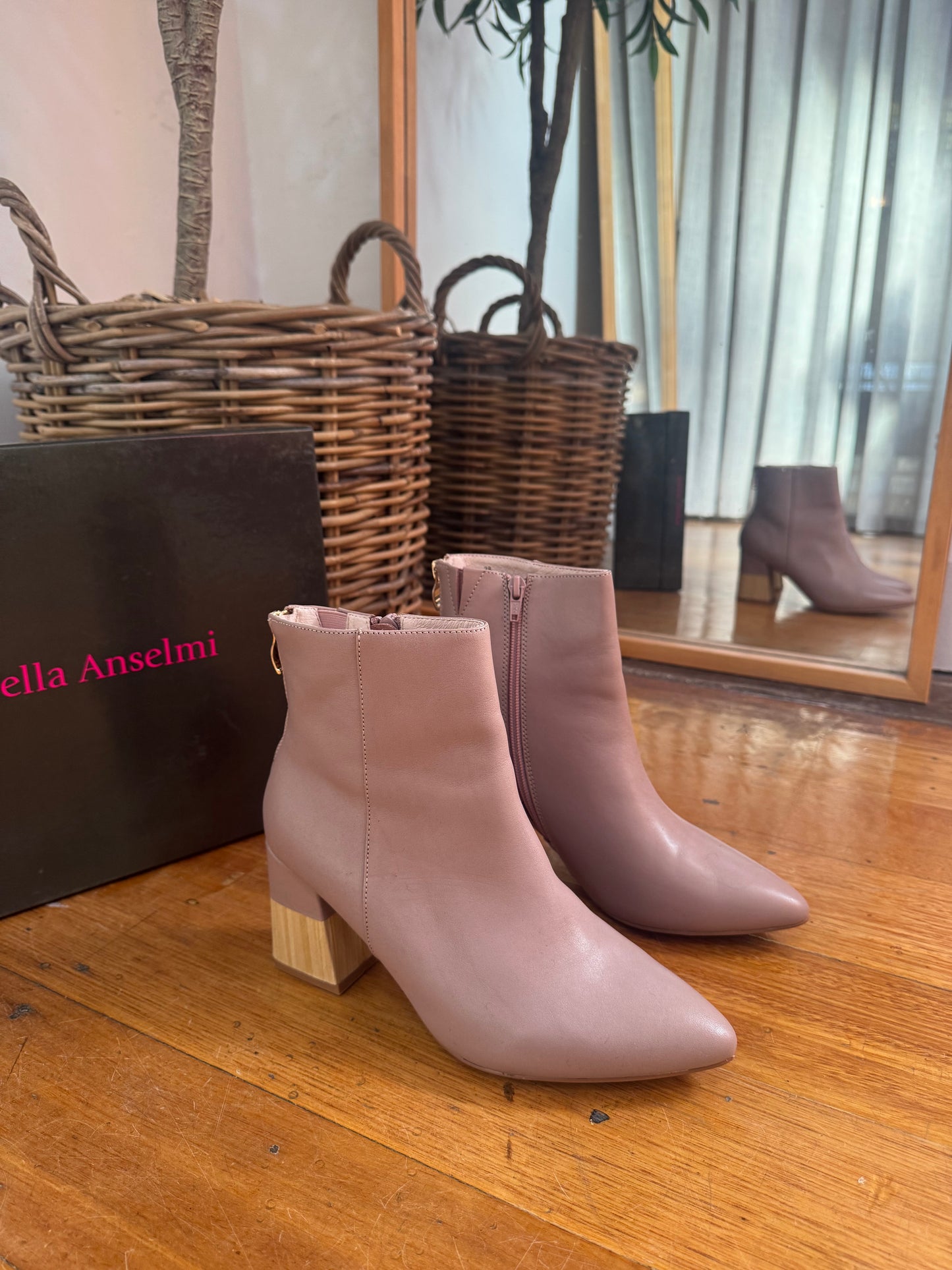 Isabella Anselmi Shapwick Ankle Boots - Size 38 (Brand New in Box)