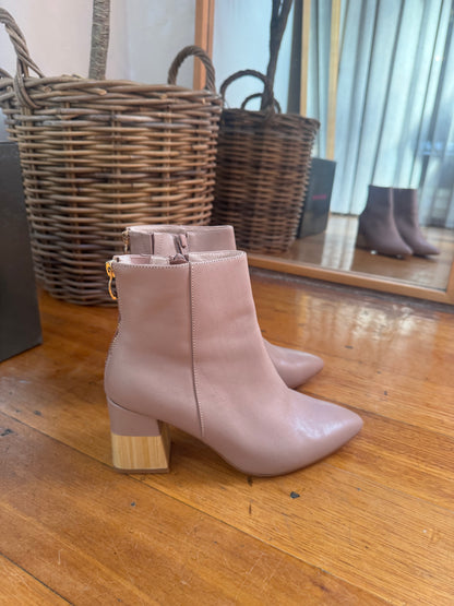 Isabella Anselmi Shapwick Ankle Boots - Size 38 (Brand New in Box)