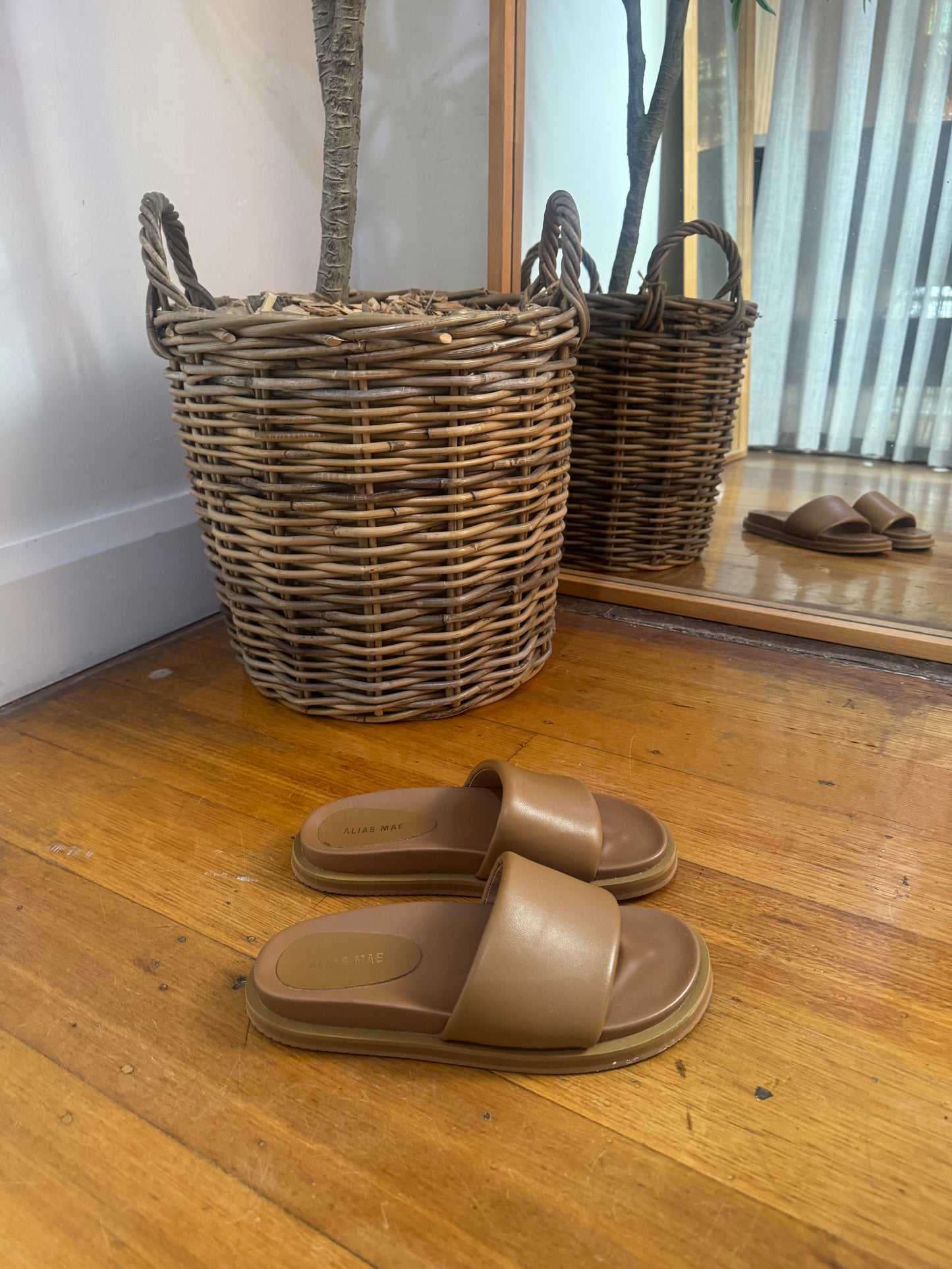 Alias Mae Tan Slides - Size 37