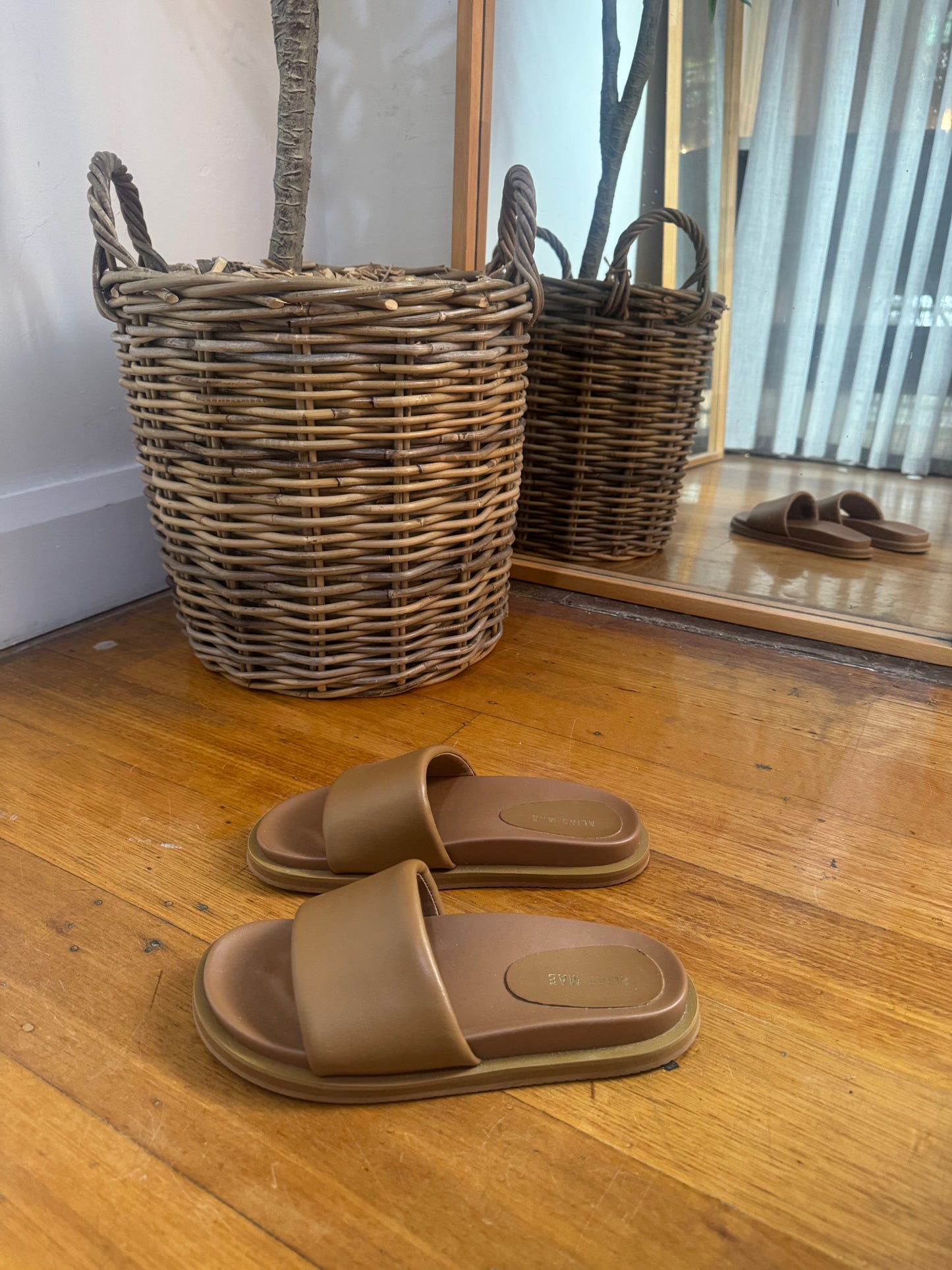 Alias Mae Tan Slides - Size 37