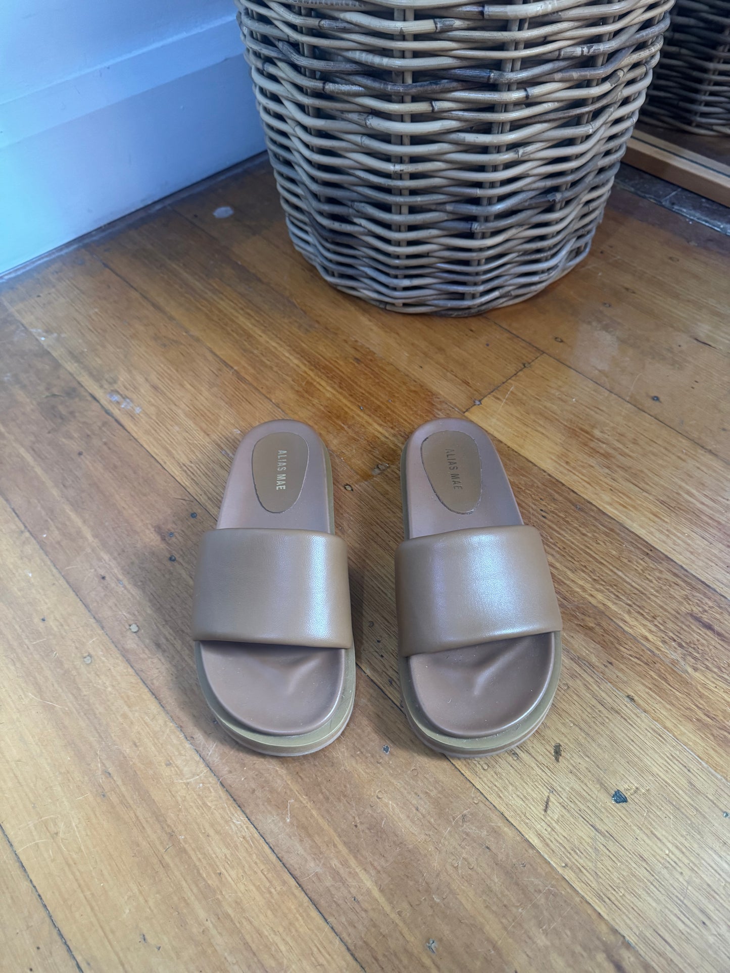 Alias Mae Tan Slides - Size 37