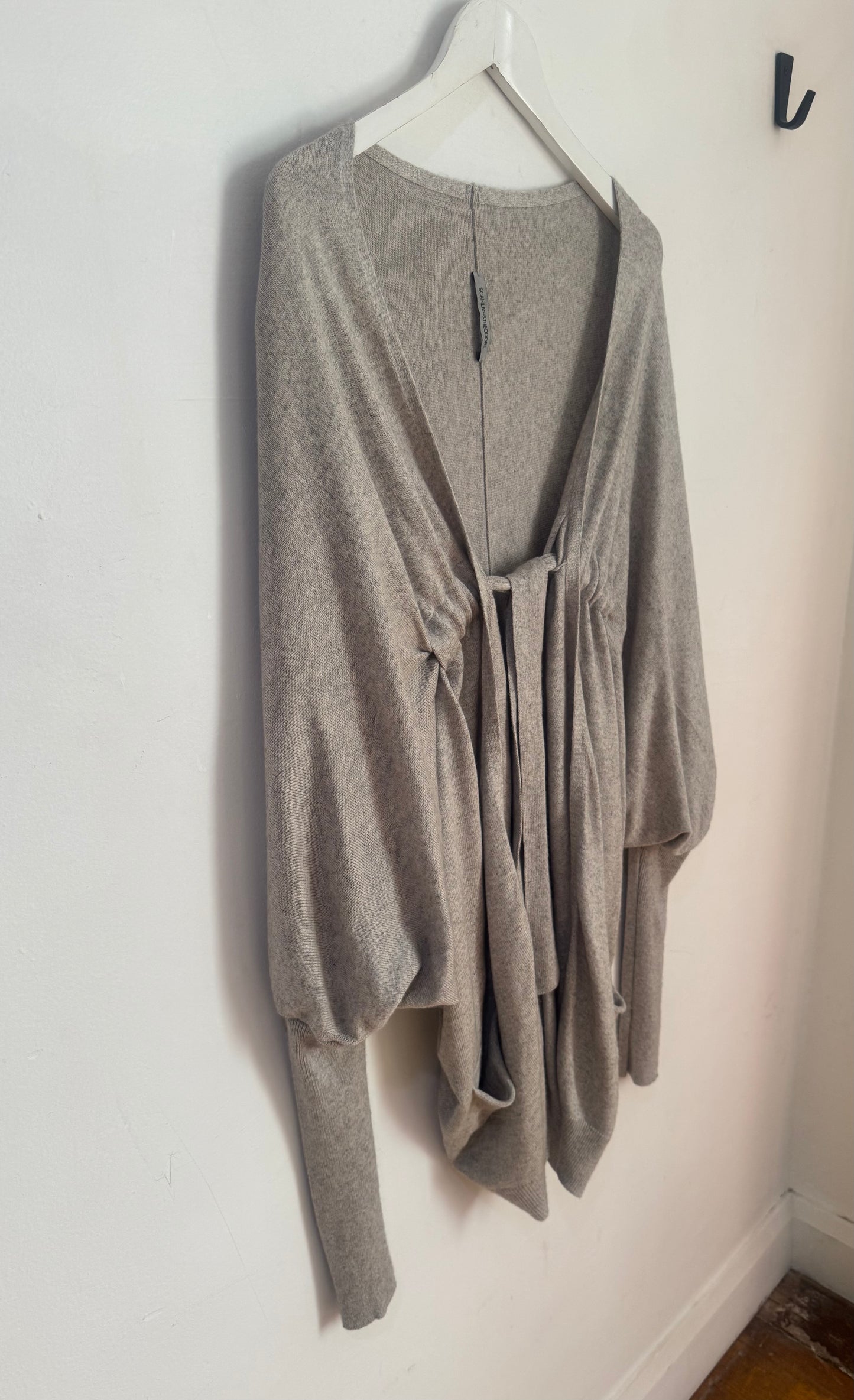 Scanlan Theodore Grey Silk Cashmere  Cardigan - One Size