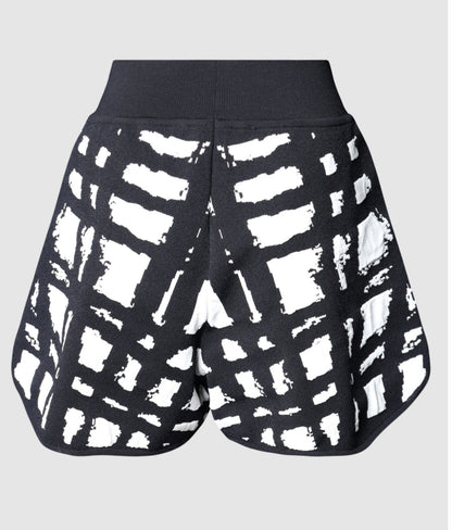 Scanlan Theodore Black & White Crepe Knit Shorts  - Size S