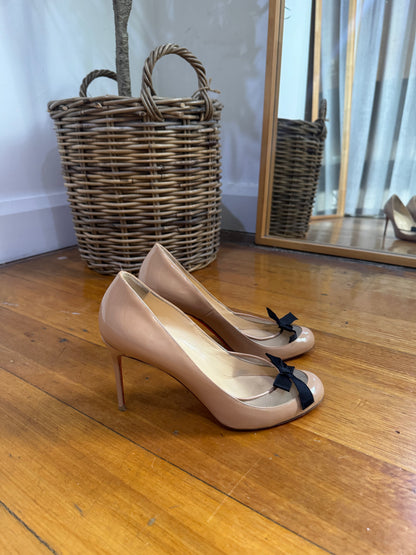 Christian Louboutin Love Me 100 Bow Pumps - Size 39 - Excellent Condition - Like New