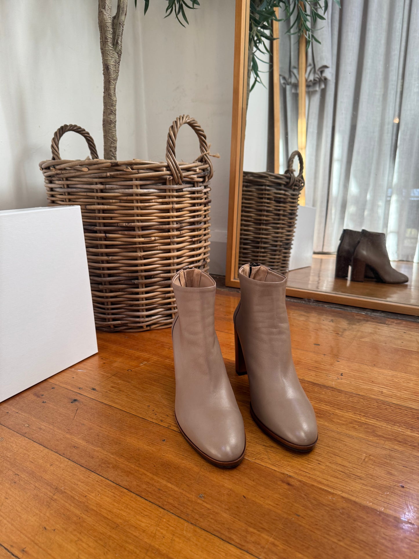 Dolci Firme - Bianca Buccheri Leather Ankle Boots - Size 38 (Brand New)