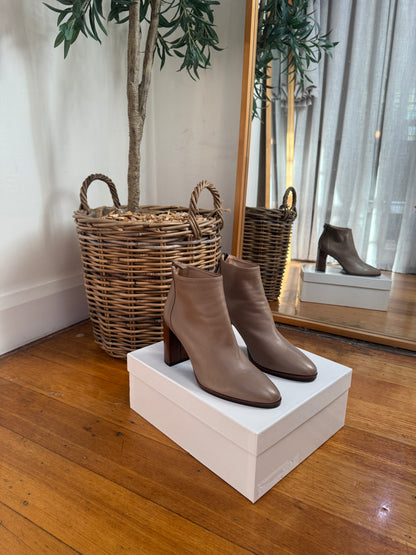 Dolci Firme - Bianca Buccheri Leather Ankle Boots - Size 38 (Brand New)